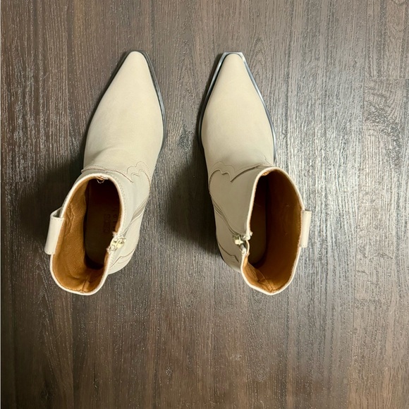 ASOS DESIGN Western Ankle Bootie - Picture 4 of 7